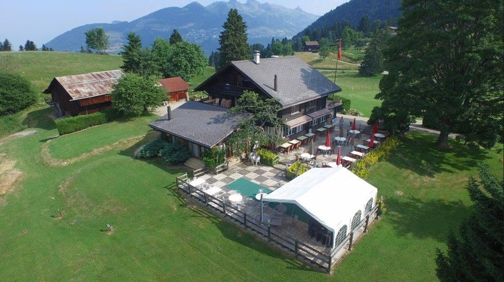 Vue aérienne du chalet Les Ecovets en été